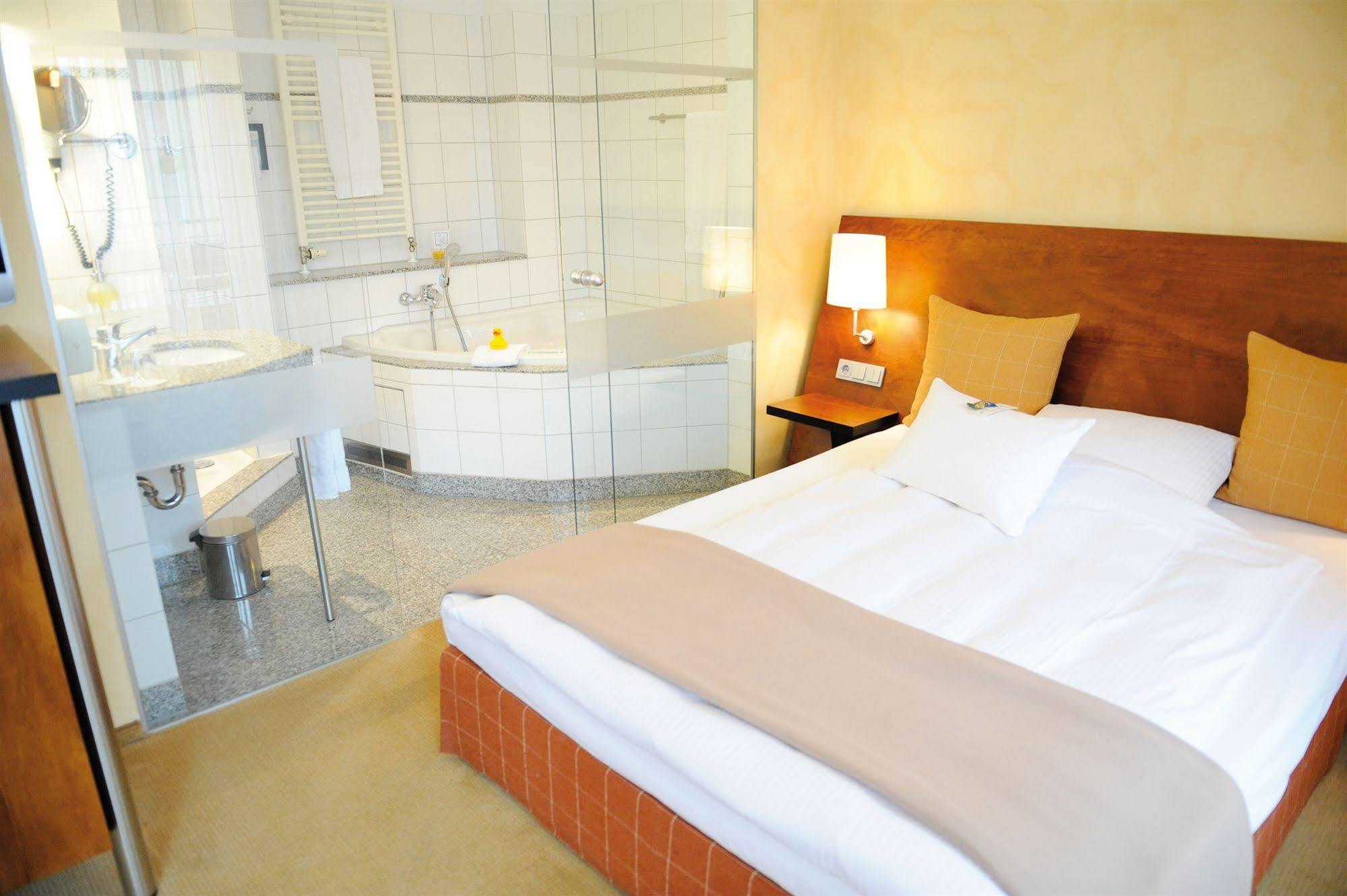 Wellings Romantik Hotel Zur Linde Moers Zewnętrze zdjęcie